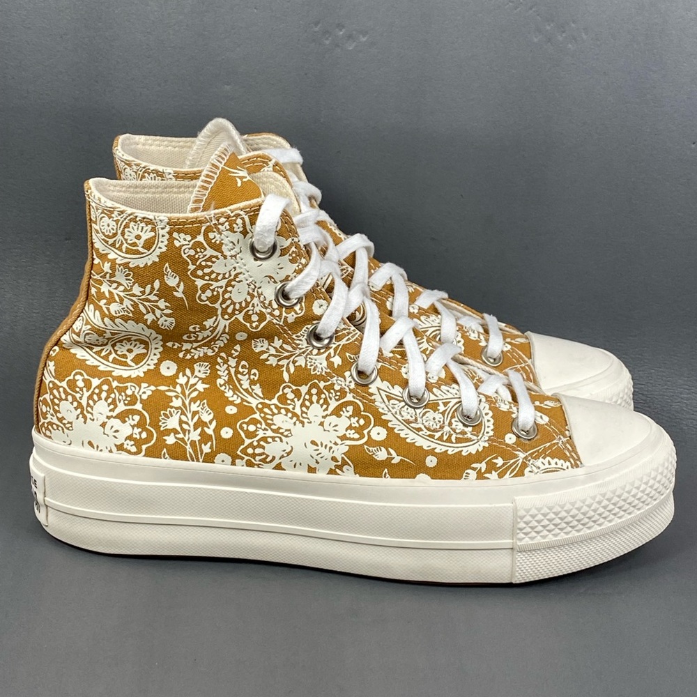 Converse Women's Chuck Taylor All Star Lift Platform Hi Wheat Womens size 8